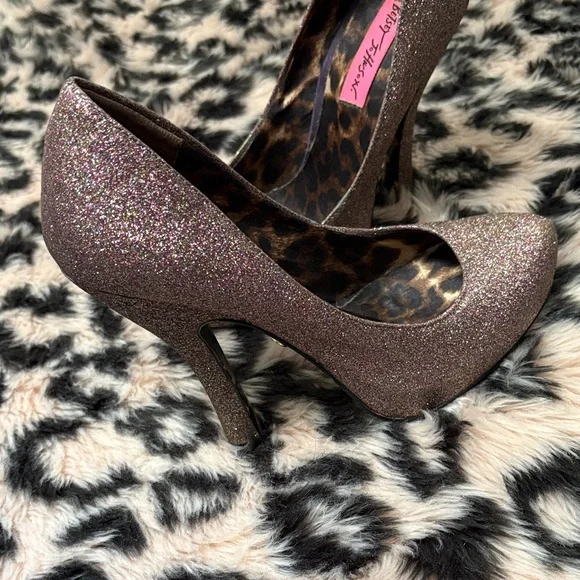 Betsey Johnson Sparkling Glitter Mauve Pink "Tastty" Heels - Picture 4 of 7